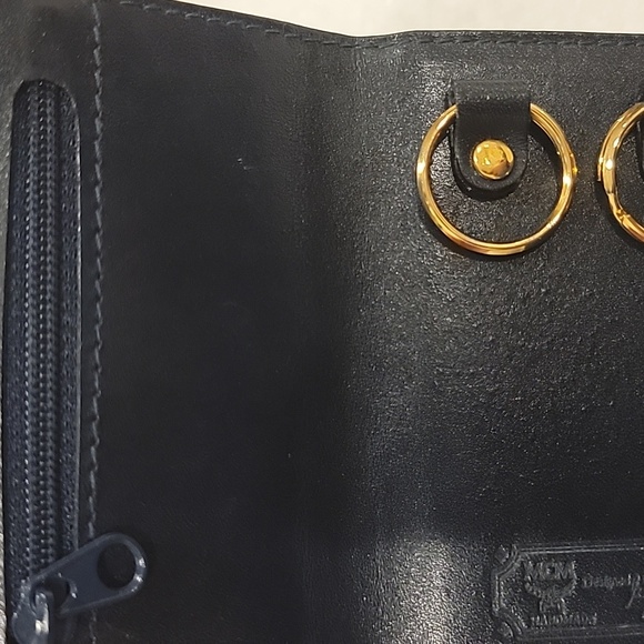 MCM Germany 2 key Holder w zipper pocket  White and Navy - Picture 7 of 9